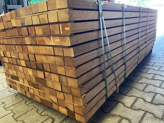 Ca. 84x Guyana Teak regels geschaafd, 45x68mm, lengte 425cm